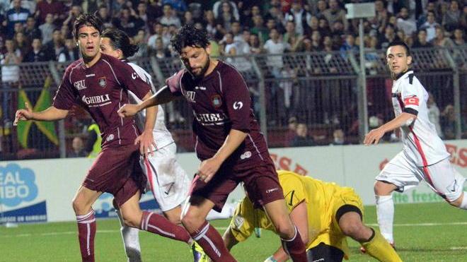 Bomber Gigi spegne sulla torta ben 100 candeline
