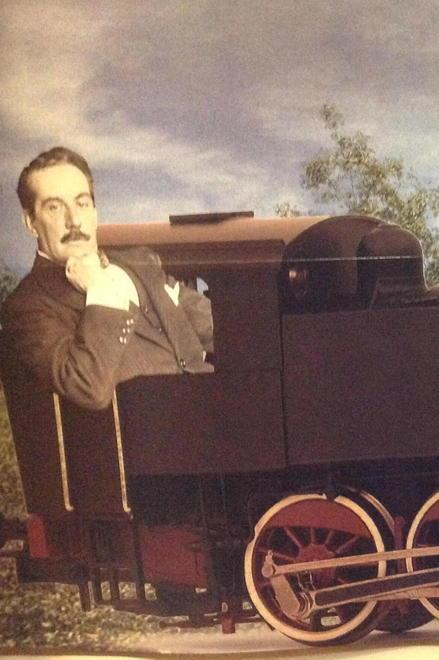 Due affreschi dedicati a Puccini inaugurati alla stazione