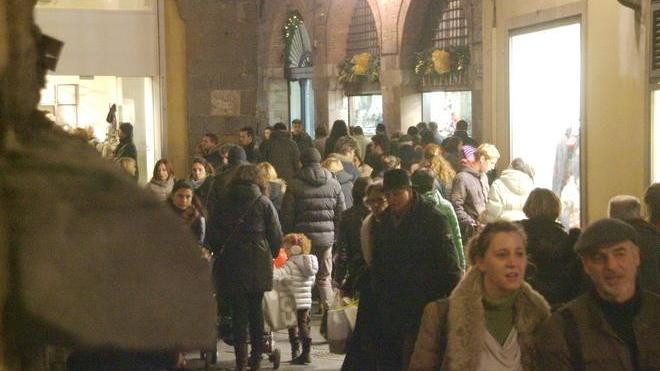 Shopping notturno in centro