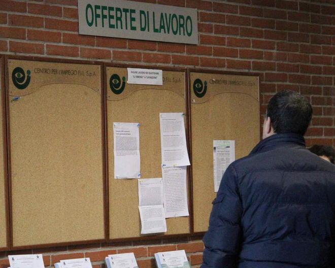 Disoccupati record al 14%: fra gli under 24 più della metà è senza lavoro 