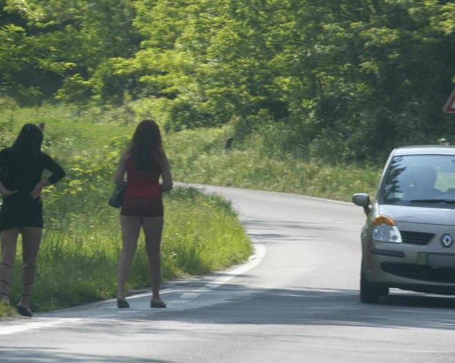 Blitz anti-prostituzione a Galleno, donna e cliente denunciati 