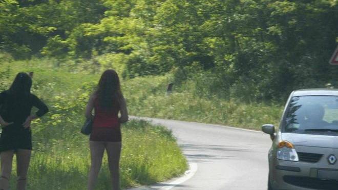 Blitz anti-prostituzione a Galleno, donna e cliente denunciati