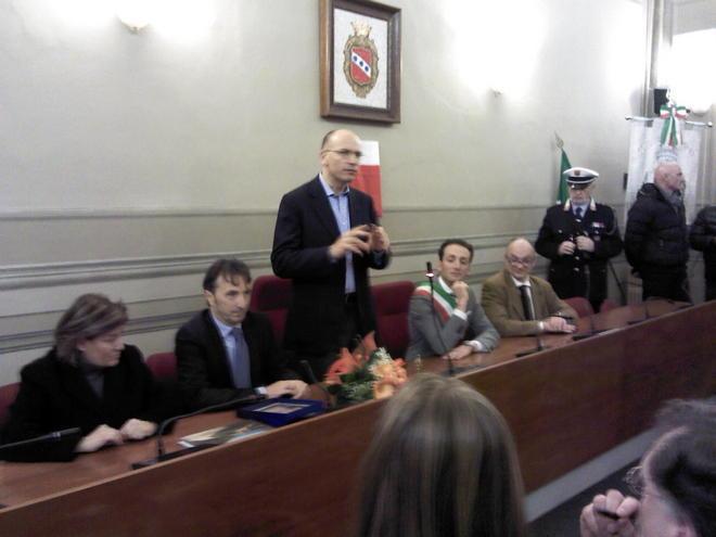 Camaiore: visita a sorpresa di Enrico Letta per ricordare l’amico Pier Antonio Graziani 