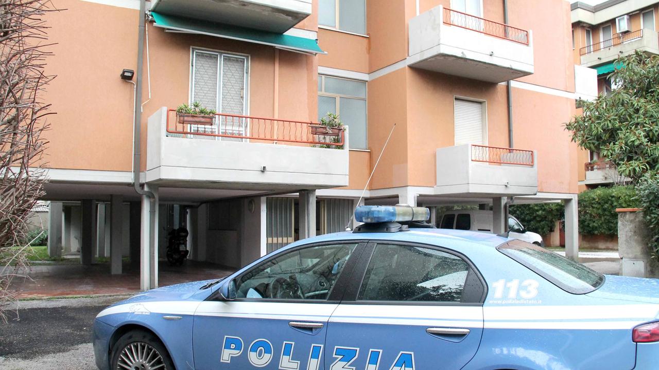 Minaccia di sfregiare un giovane con dell’acido: rapinato nella notte in centro a Viareggio