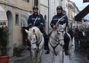 Vigili a cavallo durante le feste