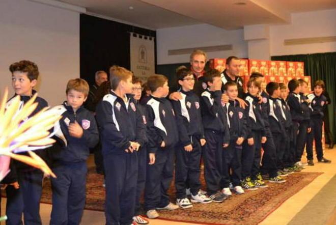 Duecento pacchi dono per l’Invicta alla festa di Natale