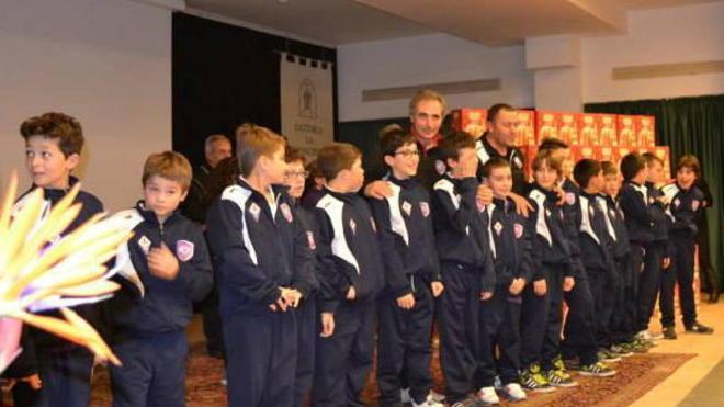 Duecento pacchi dono per l’Invicta alla festa di Natale