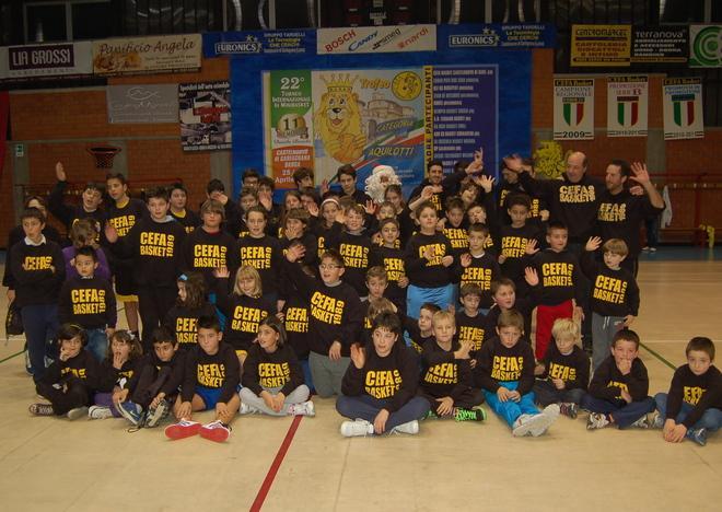  Cefa Castelnuovo festeggia con tutti i bimbi del minibasket 
