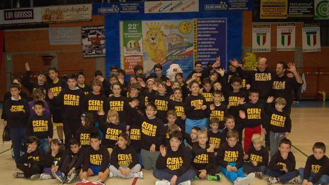Cefa Castelnuovo festeggia con tutti i bimbi del minibasket