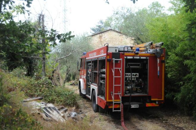 Canna fumaria a fuoco in una abitazione di S. Macario 