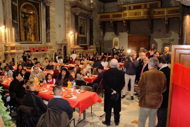 In centinaia al pranzo di Natale della comunità di Sant’Egidio 
