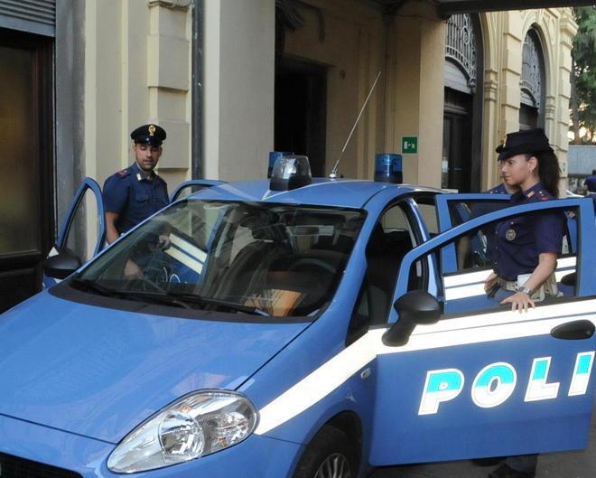 Mette in fuga i ladri che volevano rubare nella sua villetta 