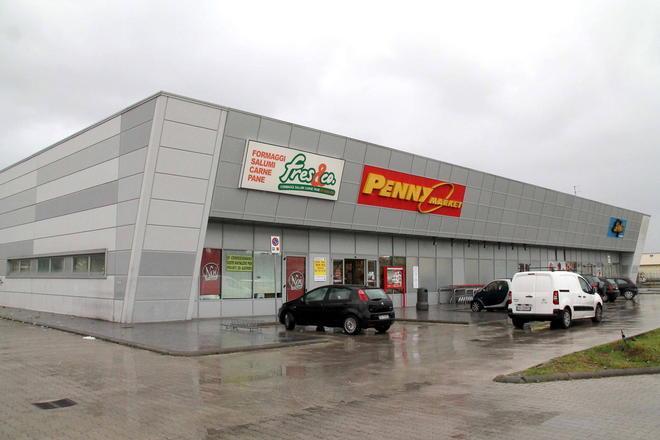 Ladri armati di mazza tentano l’assalto notturno al Penny 