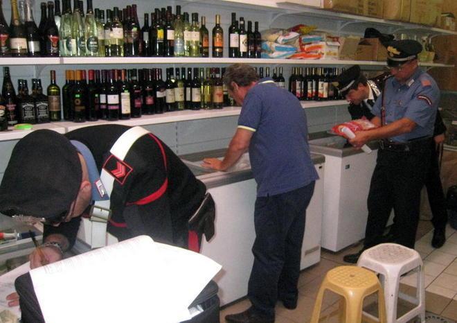Controlli dei carabinieri dei Nas nei locali pubblici la sera di Natale 