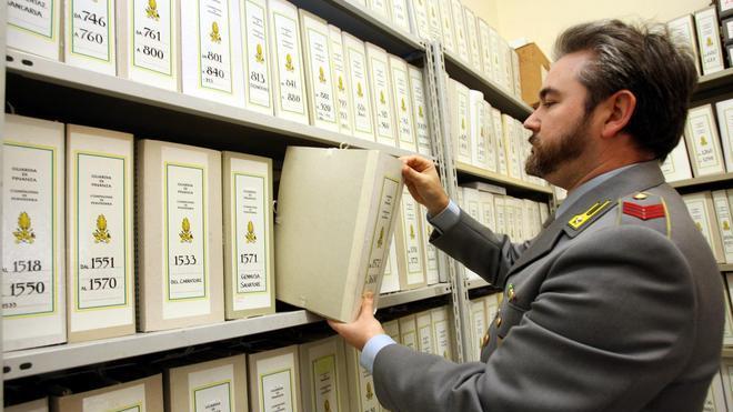 Incassa la pensione della moglie morta: denunciato