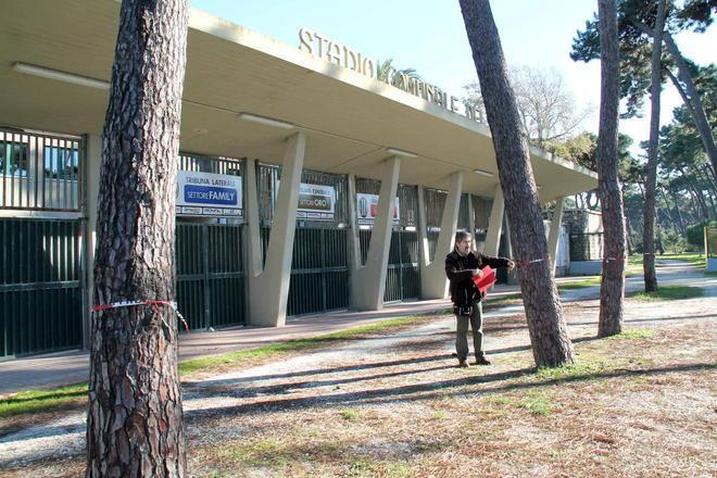 Ladri nella sede dell’Esperia Viareggio: rubati 180 euro dalle macchinette del caffè 