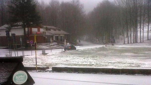 Il vento non dà tregua Sull’Amiata arriva la neve