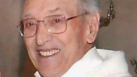 L’addio a don Mario Menconi, sacerdote e prof