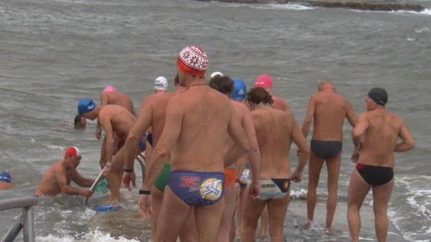 Gli auguri ve li faccio con un tuffo