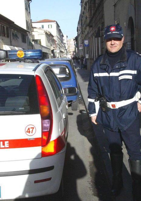 Controlli dei vigili sui parcheggi riservati ai disabili 