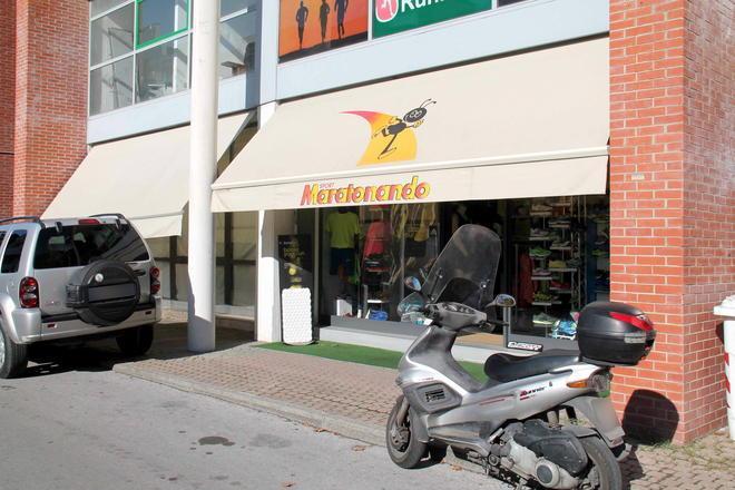 Ruba in un negozio sportivo a Viareggio: bloccato dalle guardie giurate 