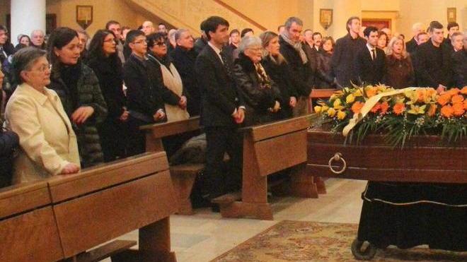 La chiesa di Santa Lucia strapiena per l’addio a Brandani