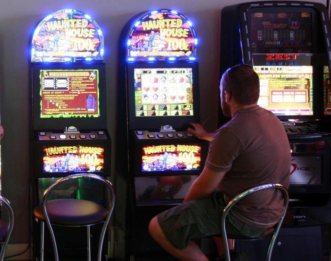 Niente contributi del Comune ai circoli con le slot machines 