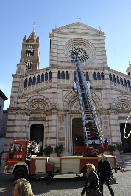 Sos Duomo, intervengono i vigili del fuoco 