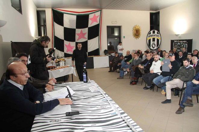 Luciano Moggi accolto come un eroe allo Juventus Club 