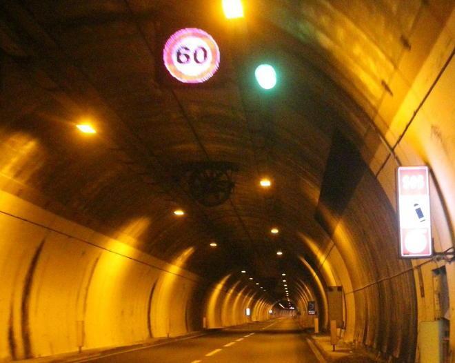 Livorno, viaggio all’interno dei pericoli della galleria di Montenero 