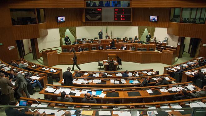 Il presidente Cappellacci firma il decreto: il 16 febbraio i sardi votano per il consiglio regionale e il governatore 