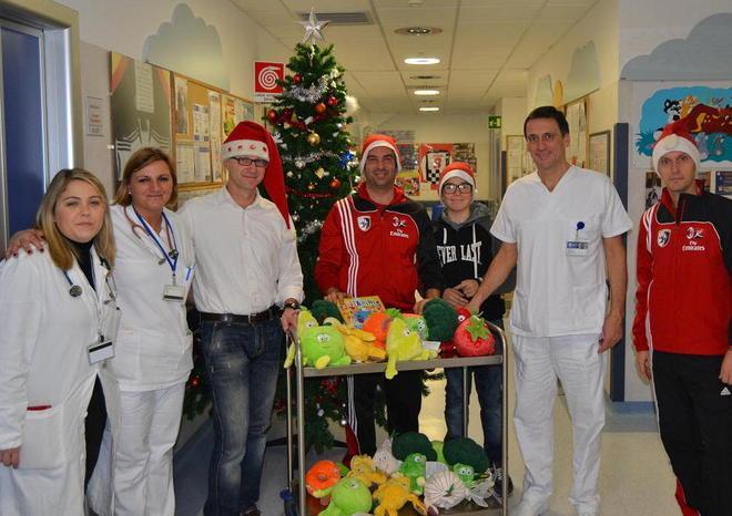 Babbo Natale visita il reparto di pediatria