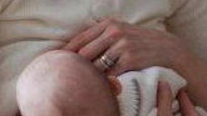 Muore bimba di un mese e mezzo dramma tra le braccia di mamma