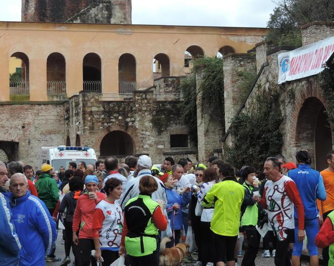 850 podisti per la seconda marcia di "Pisa abbraccia lo sport" 