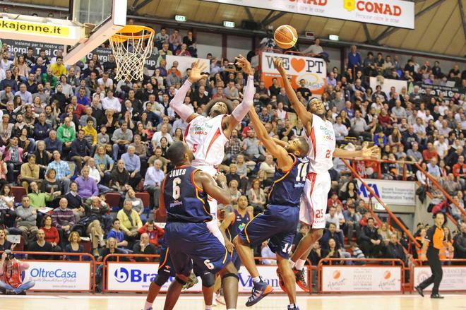 Basket, una bella Giorgio Tesi deve arrendersi all’Acea Roma 