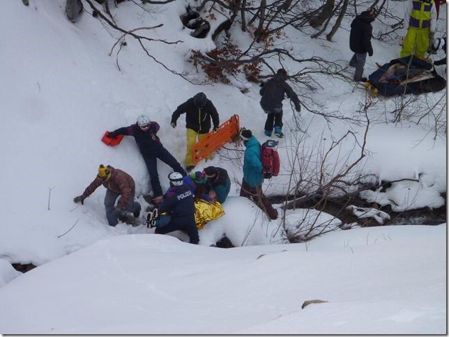 Precipita in un canalone con lo snowboard 