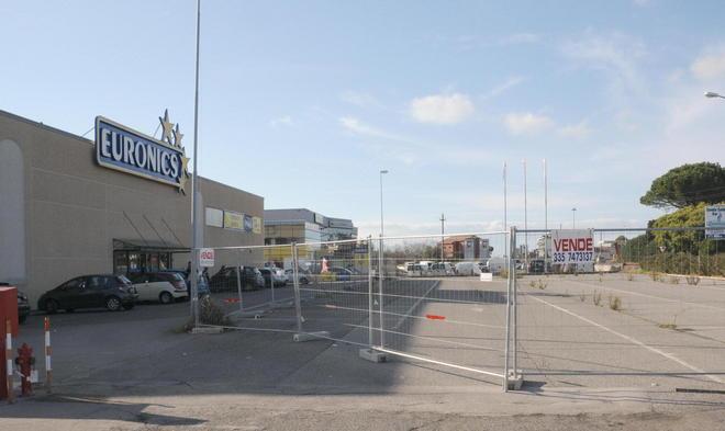 Euronics nel dramma, 9 mesi senza parcheggio