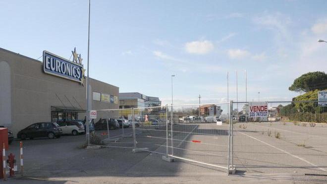 Euronics nel dramma, 9 mesi senza parcheggio