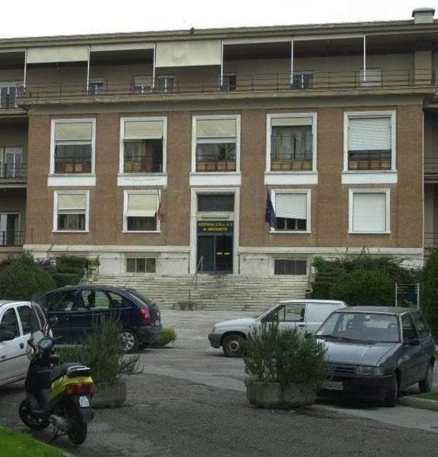 Via la patente: e lui spacca tutto 