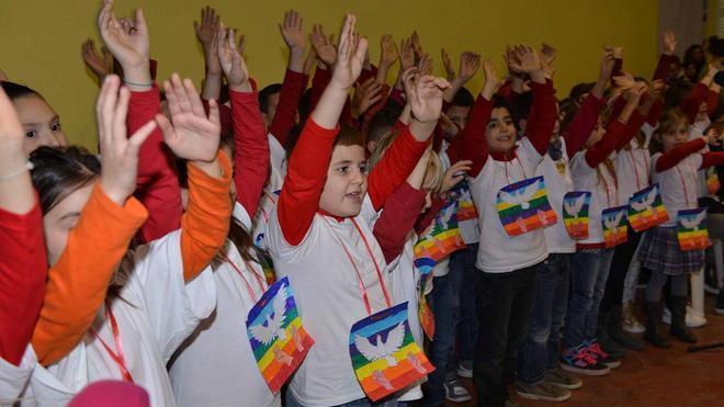 La festa della scuola porta in dono un defibrillatore salvavita