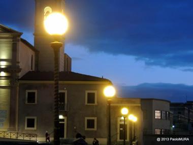 Dopo mesi di black-out si riaccendono i lampioni sul lungomare 