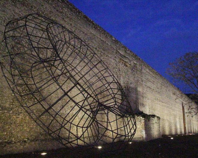 Nuova illuminazione delle mura antiche in via Pomeria a Prato