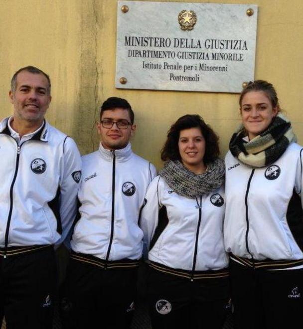 Alle detenute la tuta di Farmigea 