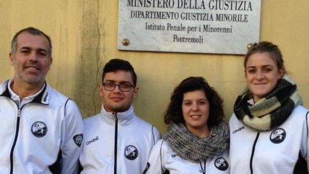 Alle detenute la tuta di Farmigea