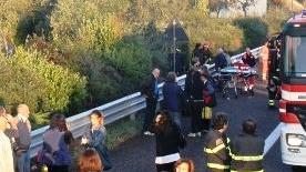 Sbalzato fuori dall’auto: muore sul colpo