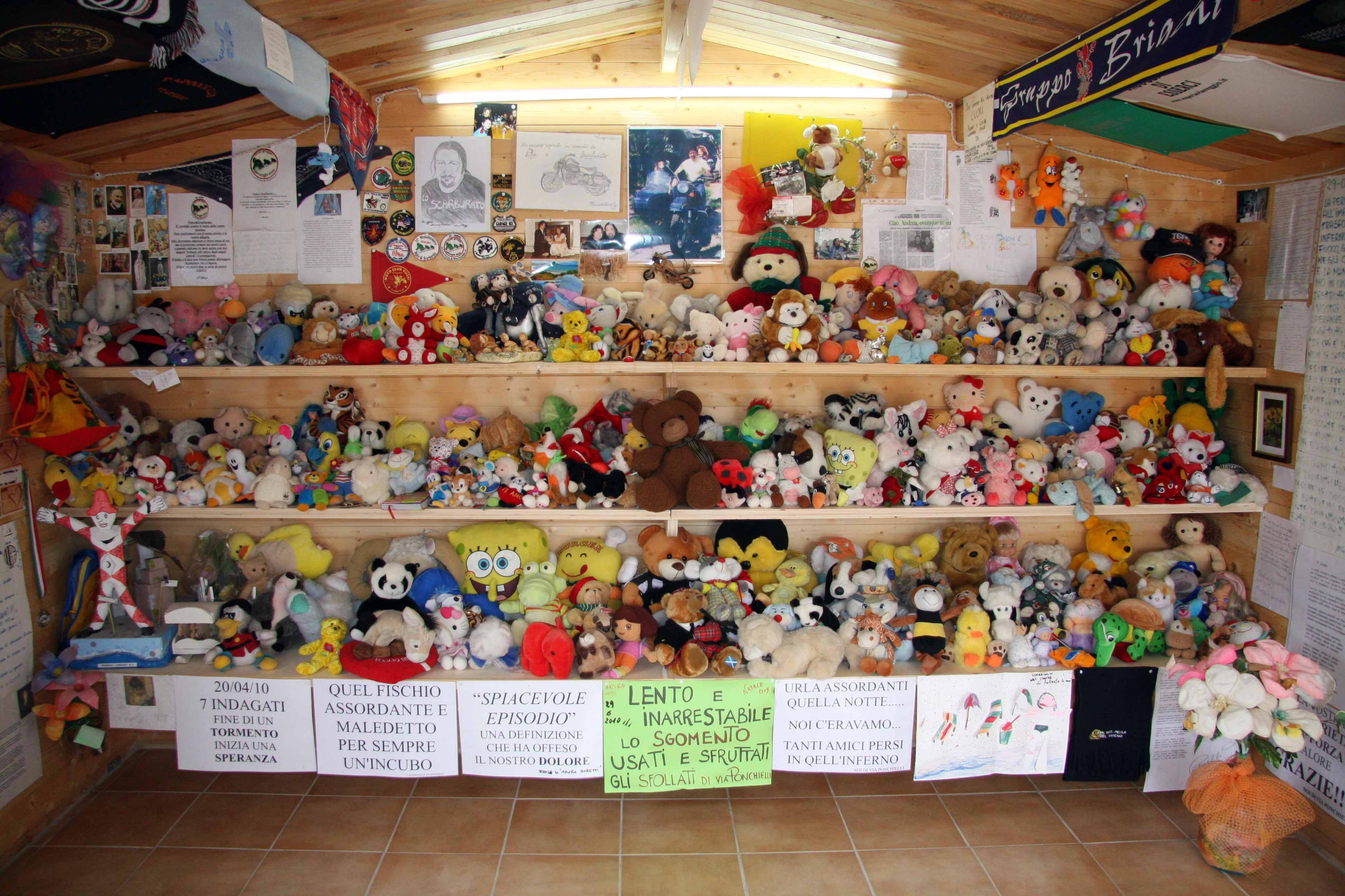 Strage di Viareggio, furti e danni nella “Casina dei ricordi” 