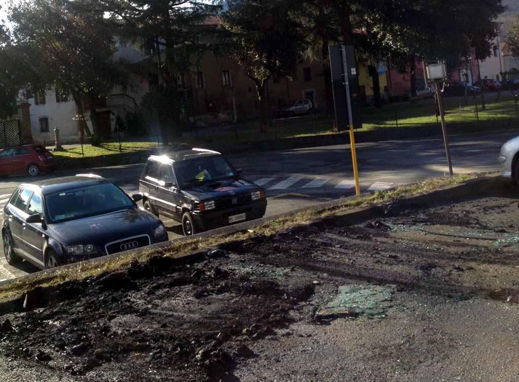 Incendio doloso a Licciana Nardi: tre auto distrutte 