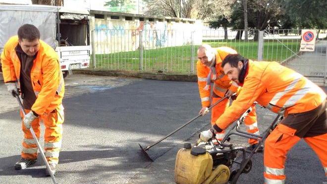Prato, riasfaltato il parcheggio davanti alla scuola Pier Cironi