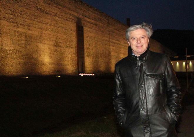 Via Pomeria: mura illuminate e passerella 