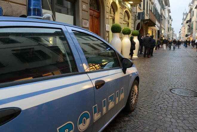 Minaccia la nonna e i medici Poi viene catturato in centro
